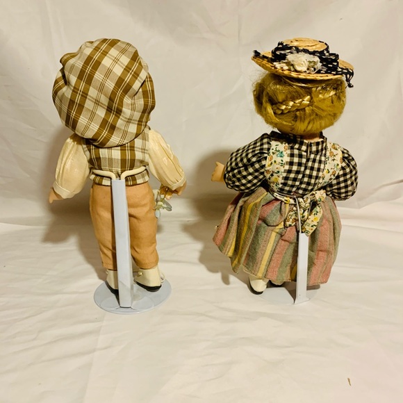 Collectible pioneer Boy & Girl 10” porcelain dolls - Picture 4 of 5